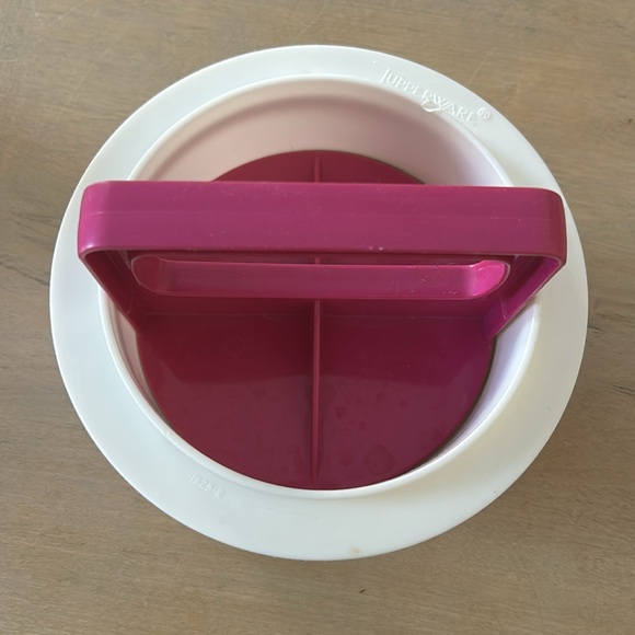 Vintage Tupperware hamburger mold/press/keeper, 8 storage containers, 1 top. - Picture 5 of 6
